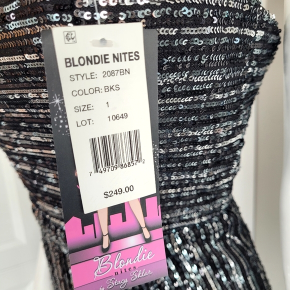 Black and silver sequin gown - Picture 12 of 14